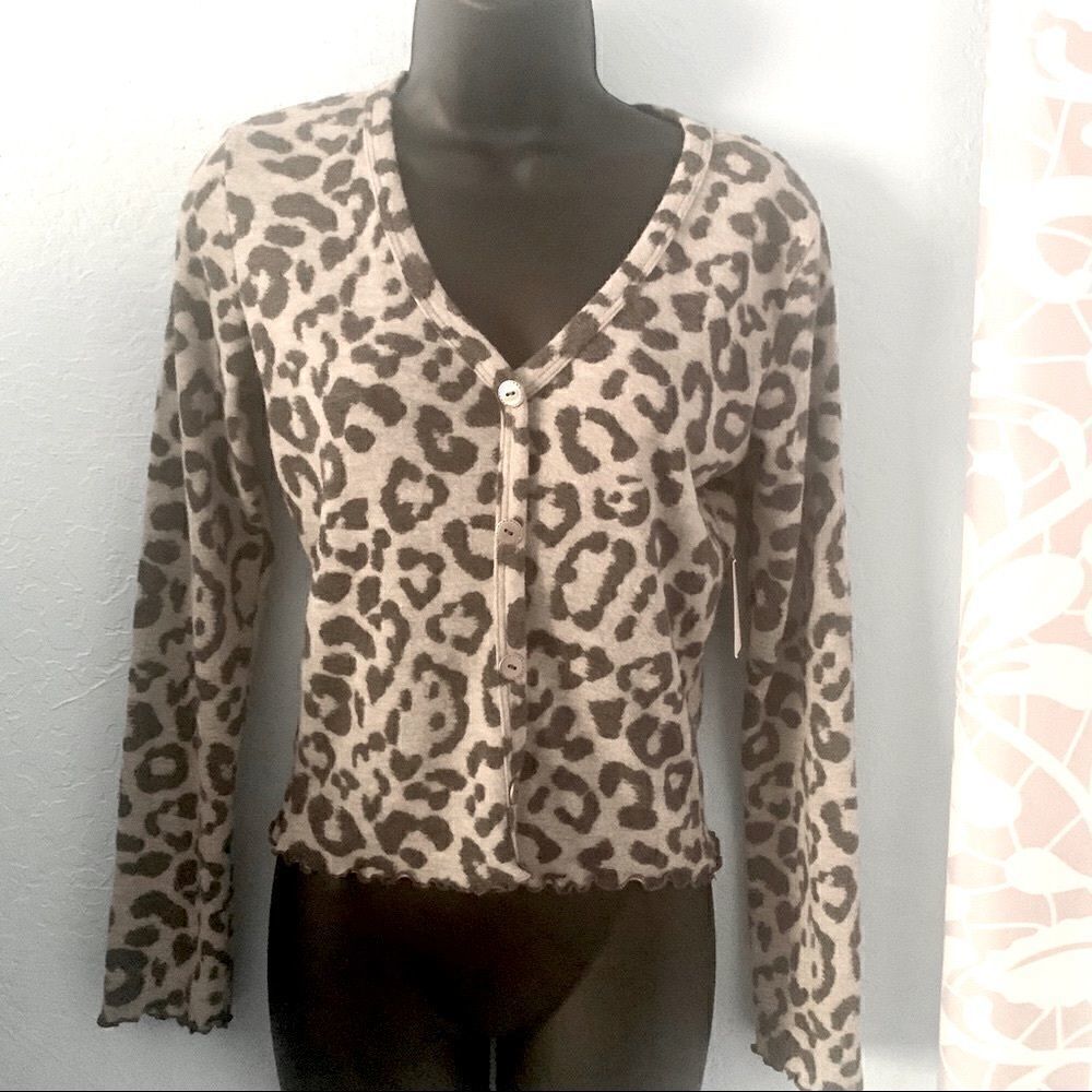 Free Kisses Gray & Black Cheetah Print Fleece Pullover Top Size small
